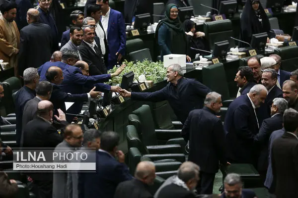 مسئولان نامه‌ها و درخواست‌های نمایندگان را در اسرع وقت پاسخ دهند
