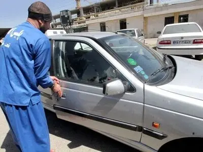 دستگیری متهم به سرقت محتویات داخل خودرو در فریمان  