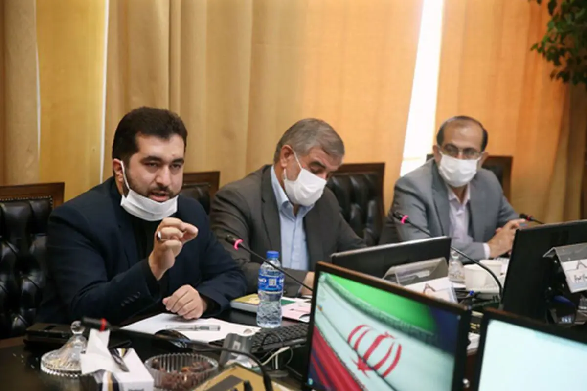 نیمی از امورات شهر و روستا را شورا، شهرداری‌ها و دهیاری‌ها اداره می‌کنند