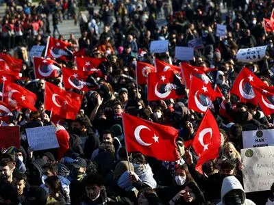 بازداشت چندین روزنامه‌نگار در ترکیه هم‌زمان با تشدید تظاهرات/ اعمال مقررات منع آمد و شد در استانبول