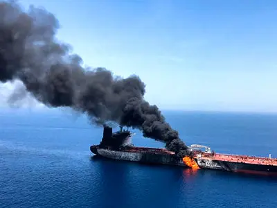 اخبار ضد و نقیض از آتشسوزی نفتکش حامل گاز مایع در سواحل یمن