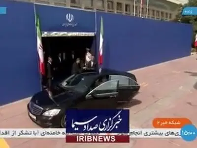 ورود میهمانان مراسم تحلیف چهاردهمین دوره ریاست‌جمهوری به مجلس و خوش آمد‌گویی محدباقر قالیباف به میهمانان + فیلم
