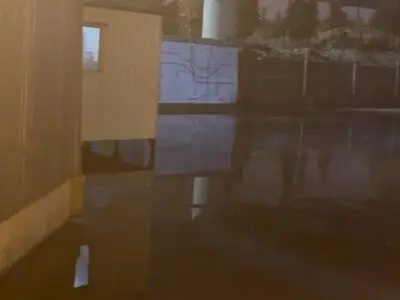 آب گرفتگی مترو حقانی به علت بارندگی + فیلم