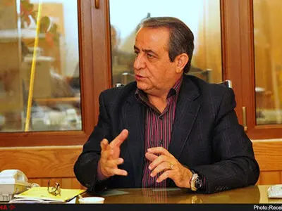 مشورت با اصناف باید در اولویت دولت باشد/ تعطیلی واحدهای تولیدی طلاوجواهر به دلیل رکود و کاهش توان خرید مردم