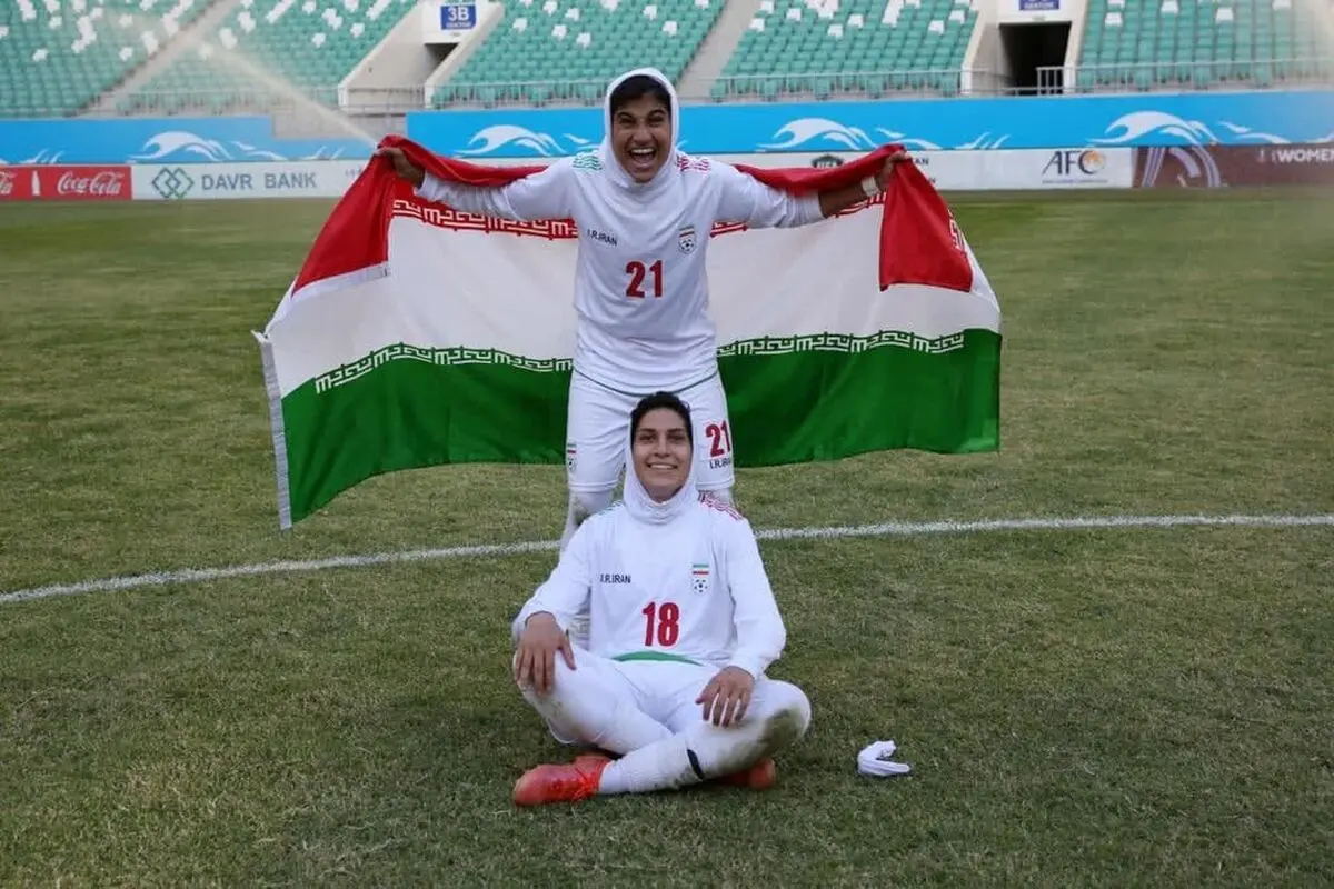 ویدیو: منقلب شدن گلنوش خسروی بازیکن تیم ملی فوتبال بانوان در برنامه زنده