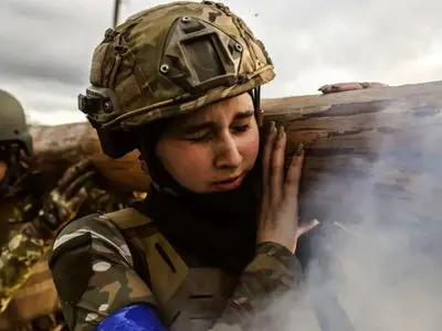 گزارش «گاردین» از وخامت وضعیت نیروهای اوکراین؛ اتکای فزاینده به غیرنظامیان و زنان برای جبران کمبود سرباز