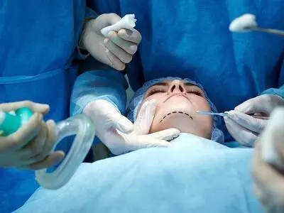اختلاف‌نظر در ورود پزشکان عمومی به انجام اعمال جراحی زیبایی + چرایی ورود دیوان عدالت اداری به ماجرا
