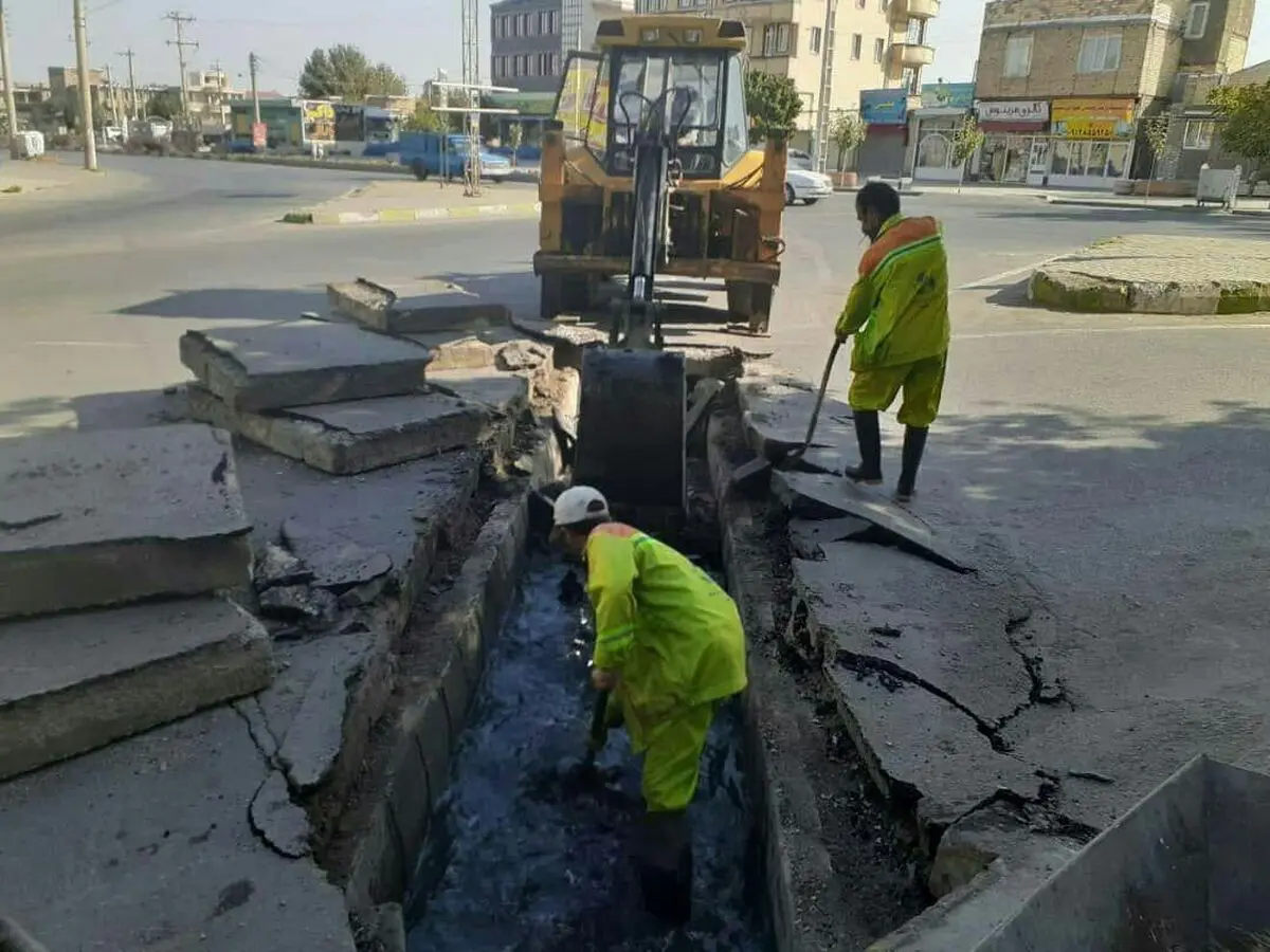 شست‌وشو و ضدعفونی ۲ هزار مخزن و جوی‌های سطح شهر اورمیه