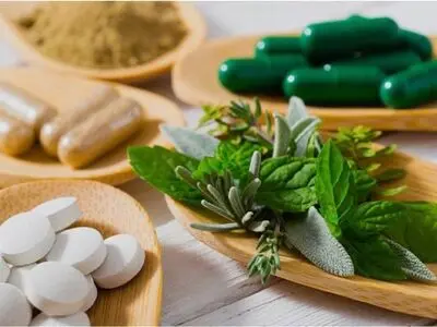 مصرف بی‌رویه مکمل‌های غذایی و گیاهی با عوارض جدی

