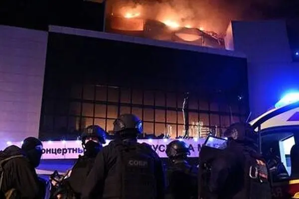 انفجار وإطلاق نار في مرکز تجاري بضواحي موسکو
