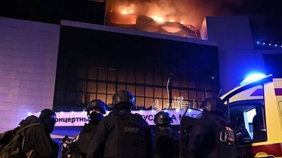 انفجار وإطلاق نار في مرکز تجاري بضواحي موسکو