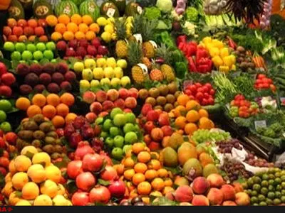 سیر صعودی قیمت پیاز همچنان ادامه دارد/ میوه‌های تابستانی بازار را از نمونه‌های وارداتی ربودند