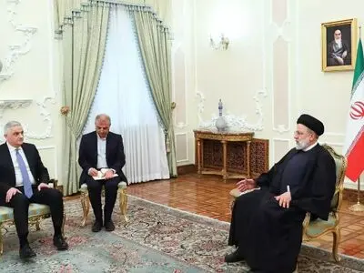 خلال استقباله نائب رئیس وزراء ارمینیا.. رئیسي: وجود الأجانب في المنطقة لا یحل اي مشکلة بل یجعلها تتفاقم