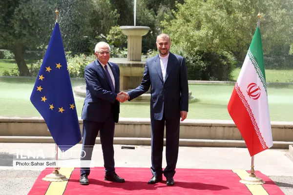 Top EU diplomat meets with Iranian FM