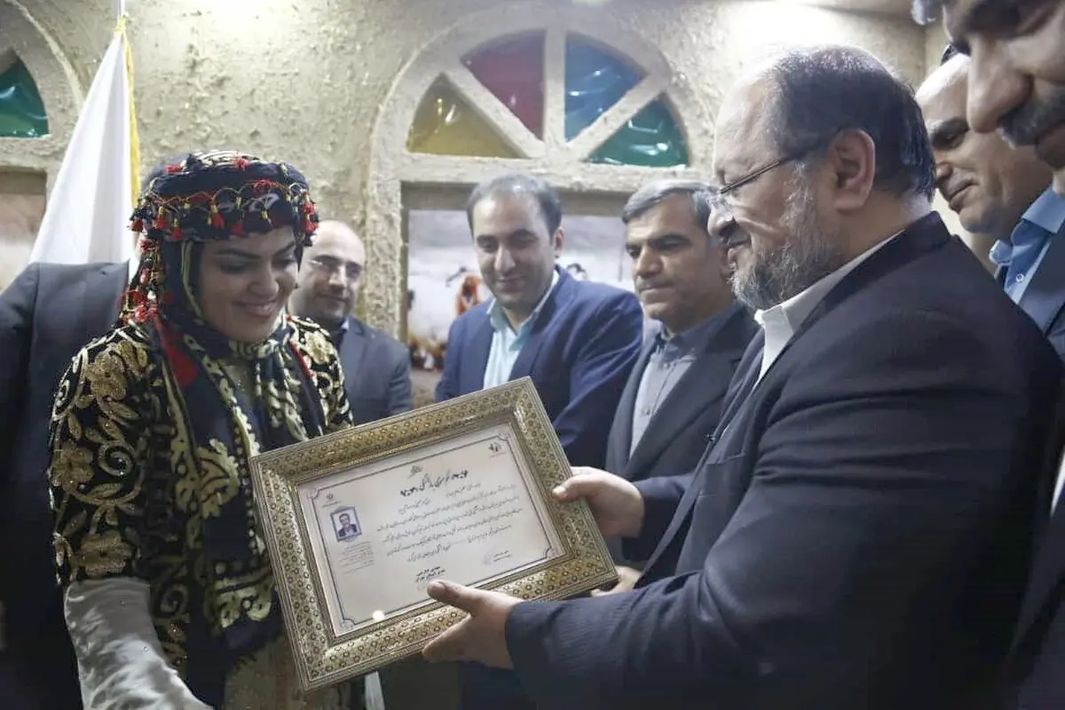 رونمایی از کارت جدید بیمه‌شدگان صندوق کشاورزان، روستائیان و عشایر