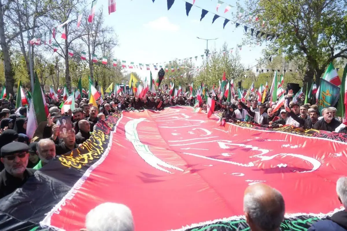 راه رهبر شهید در مسیر خدمت و پایداری ادامه دارد