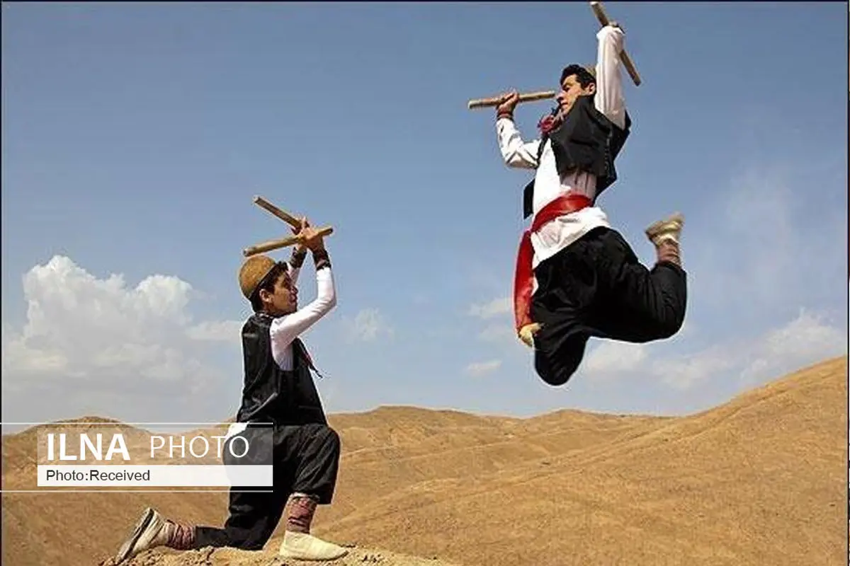 رقص آئینی چوب‌بازی در نوروزگاه قزوین برگزار می شود