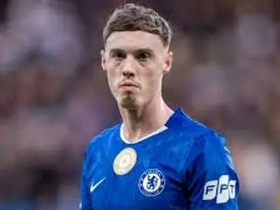 ویدئو: مرد یخی توپ را در دهانه دروازه به آسمان فرستاد