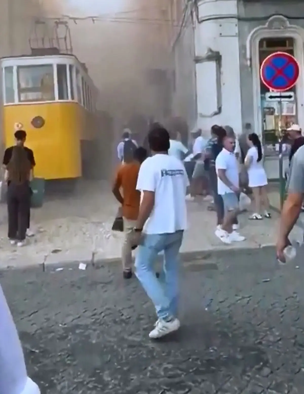 مرگ ۱۵ نفر در پی خارج شدن قطار از ریل + فیلم