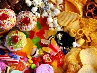 محکومیت میلیاردی برای قاچاقچی شکلات و بیسکوییت خارجی در کرج