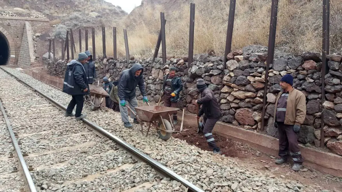 اعتراض کارگران ابنیه فنی آذربایجان به نامشخص بودن مطالبات معوقه