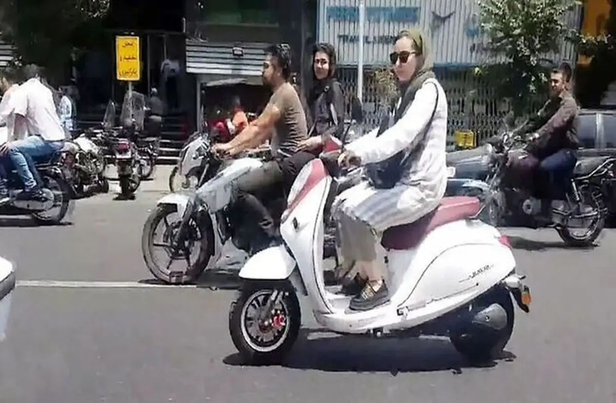  صدور گواهینامه موتورسیکلت برای بانوان حق طبیعی آن‌هاست