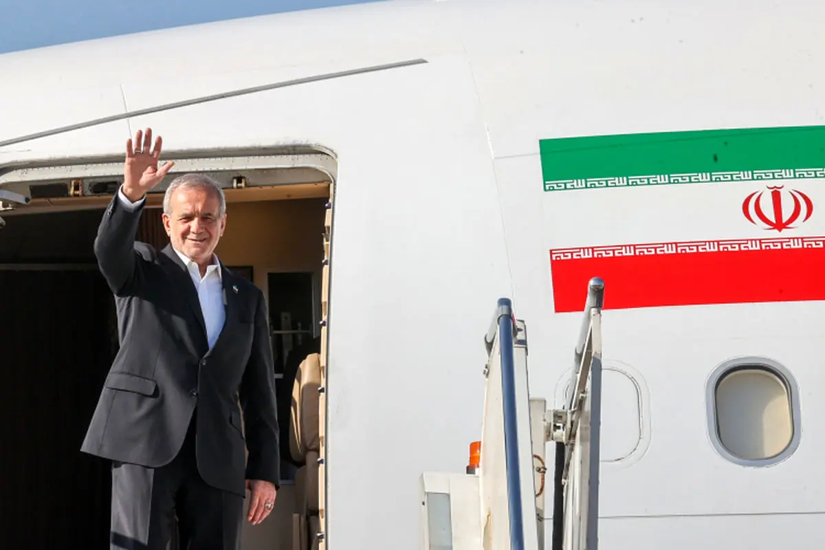 پزشکیان راهی پاکستان شد