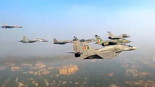 هند میگ-۲۹ به مرز پاکستان و چین اعزام کرد