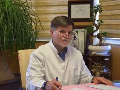 تزریق سرپایی داروهای ضدویروسی به بیماران کرونایی هیچ جای دنیا پذیرفته شده نیست/ ضرورت واکسیناسیون آنفولانزای گروه‌های در معرض خطر