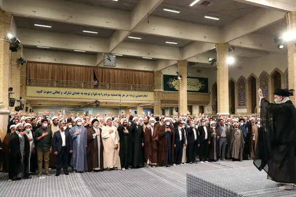 دیدار جمعی از روحانیون، مبلغان و اساتید حوزه‌های علمیه کشور با مقام معظم رهبری