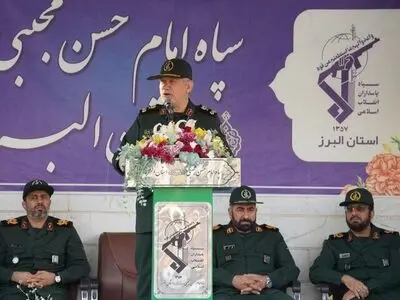 در حال عبور از یک گردنه خطرناک هستیم/ هنر بسیجیان آن است که برای هر مشکلی به کمک مسئولان راه حلی پیدا کرده و اقدام کنند