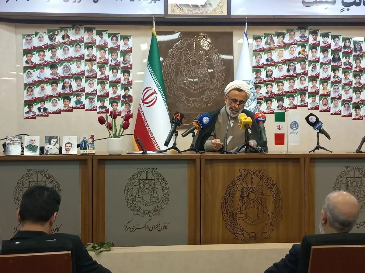 باید ابعاد حقوقی جنایات جنگی را با توجه به قوانین، مقررات، معاهدات و اسناد بین‌المللی تشریح کنیم

