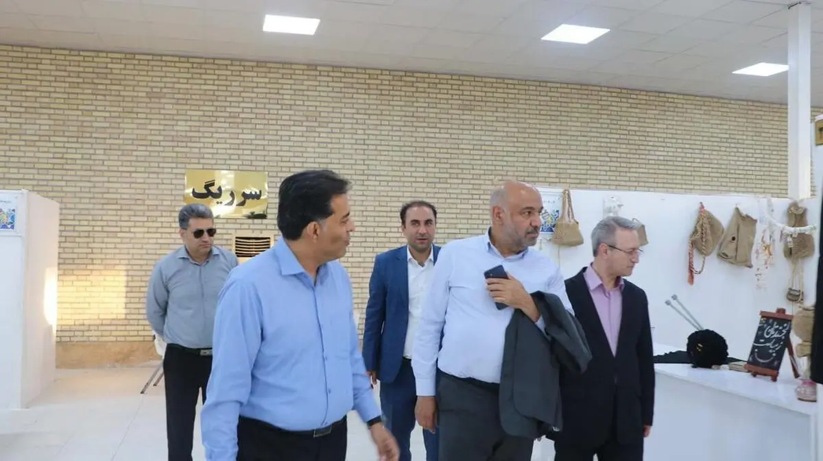 بازدید وزیر کار از بازارچه مشاغل خانگی بندرعباس