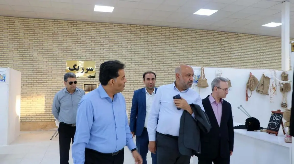 بازدید وزیر کار از بازارچه مشاغل خانگی بندرعباس