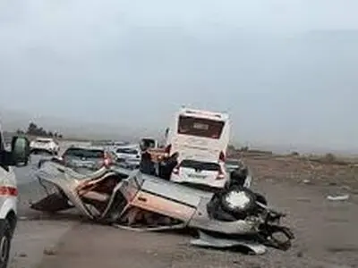 در دو حادثه جاده ای جداگانه سه نفر جان باختند