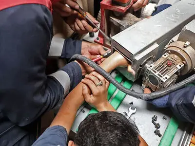 گیر کردن دست یک کارگر بین دستگاه در دامغان
