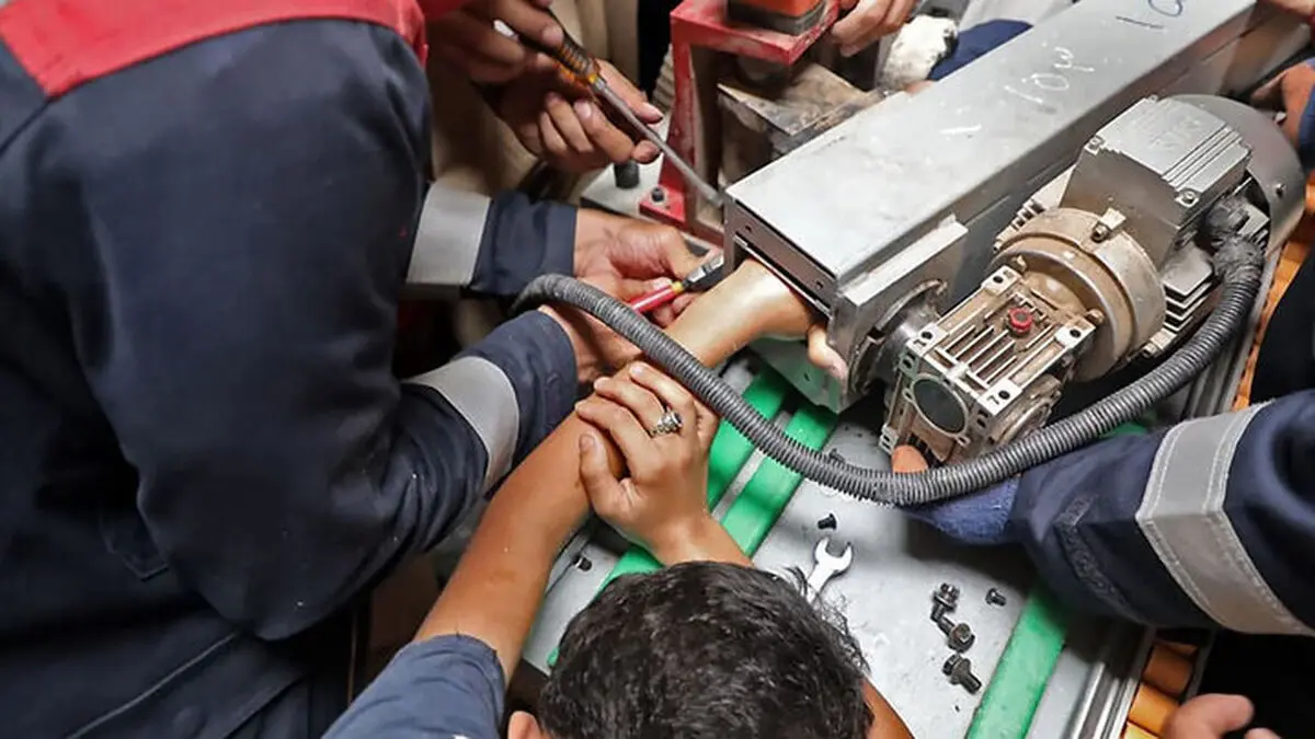 گیر کردن دست یک کارگر بین دستگاه در دامغان