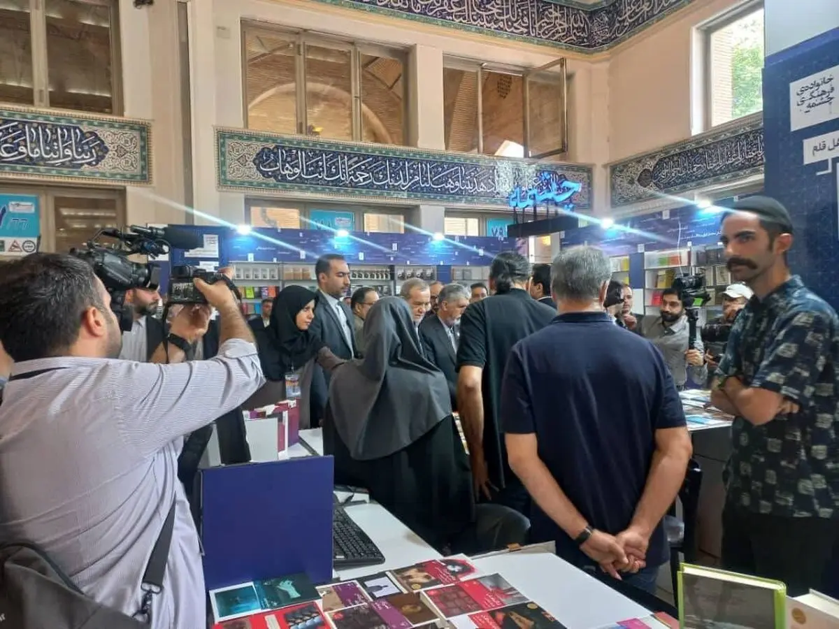 بازدید رئیس جمهور از نمایشگاه کتاب تهران