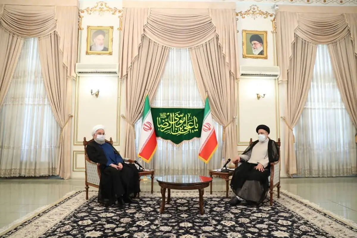 روحانی یلتقی رئیسی لتهنئته بالفوز فی الانتخابات الرئاسیة