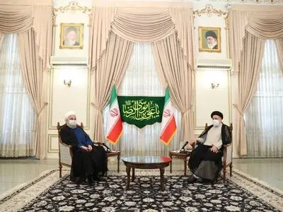 روحانی یلتقی رئیسی لتهنئته بالفوز فی الانتخابات الرئاسیة