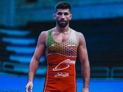تعلیق فعالیت‌های کشتی‌گیر جنجالی


