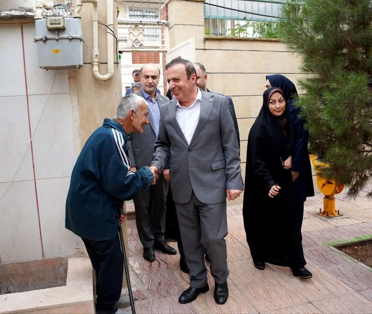 بازدید استاندار قزوین از مرکز جامع توانبخشی و نگهداری سالمندان خانه پدربزرگ‌ها