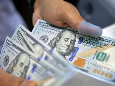دستگیری فروشنده یک و نیم میلیاردی دلار جعلی