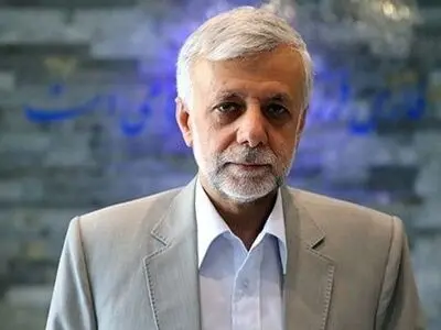 محسن رضایی در تیم اقتصادی دولت خودش را بالاتر از مخبر می‌داند/  در مسائل سیاسی و اقتصادی جزیره‌ای فکر می‌شود/ سردرگمی‌ در دولت موجب شده وضعیت آینده نامشخص باشد