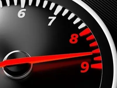 دلایل گاز خوردن بی دلیل خودرو و بالا رفتن دور موتور 