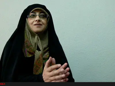 زنان در ایران باید احزاب سیاسی قدرتمندی ایجاد کنند/ احمدی‌نژاد حریم روحانیت را شکست