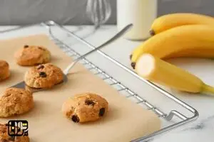 این کوکی رژیمی را فقط با موز و گردو درست کنید + فیلم