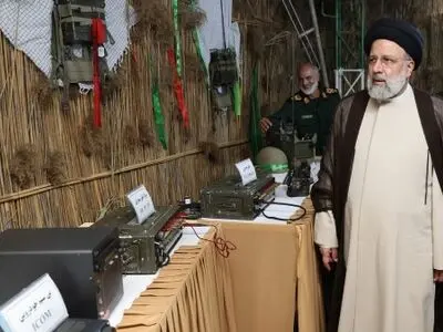  رئیسی در محل یادبود «ستاد فرماندهی قرارگاه مرکزی کربلا» در دوران دفاع مقدس