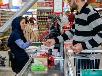 انصراف کارگران از بیمه تکمیلی به دلیل هزینه‌های سنگین/ کارگران از شهرها اخراج شده‌اند!