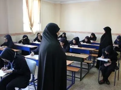 تدریس معلمان دیپلمه‌ در کلاس‌های درس/وجود ۱۶ هزار زن فرهنگی سرپرست خانوار/وضعیت اجرای طرح "مَحرم‌سازی" مدارس